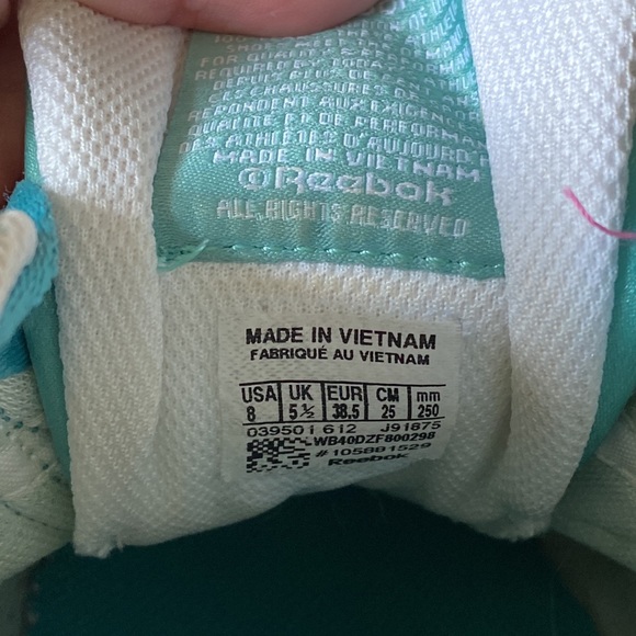 Womens Reebok shoes - Picture 4 of 4